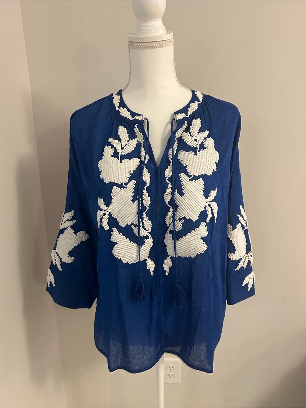 CHICOS Women's Blue Embroidered  Blouse with White Floral Detail
